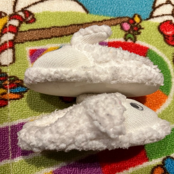 ๐ 2/$10๐ Gymboree lamb ๐ slippers unisex. - Picture 4 of 6